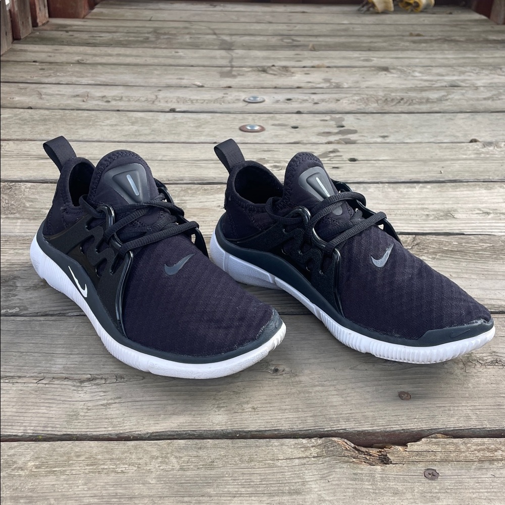 Nike Women’s Acalme Running Sneakers - Picture 4 of 9